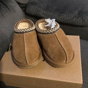 Toddler girl Ugg slippers